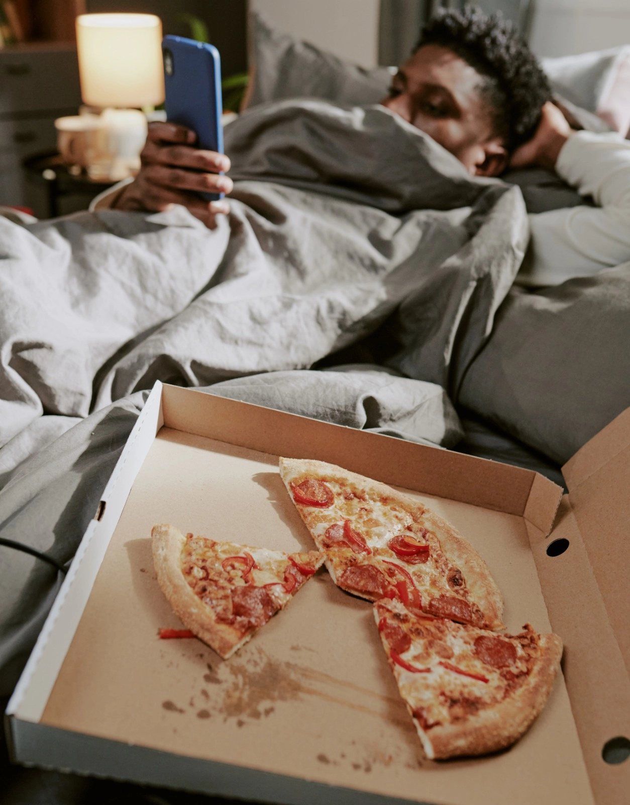 Comer tarde pode afetar metabolismo e coração