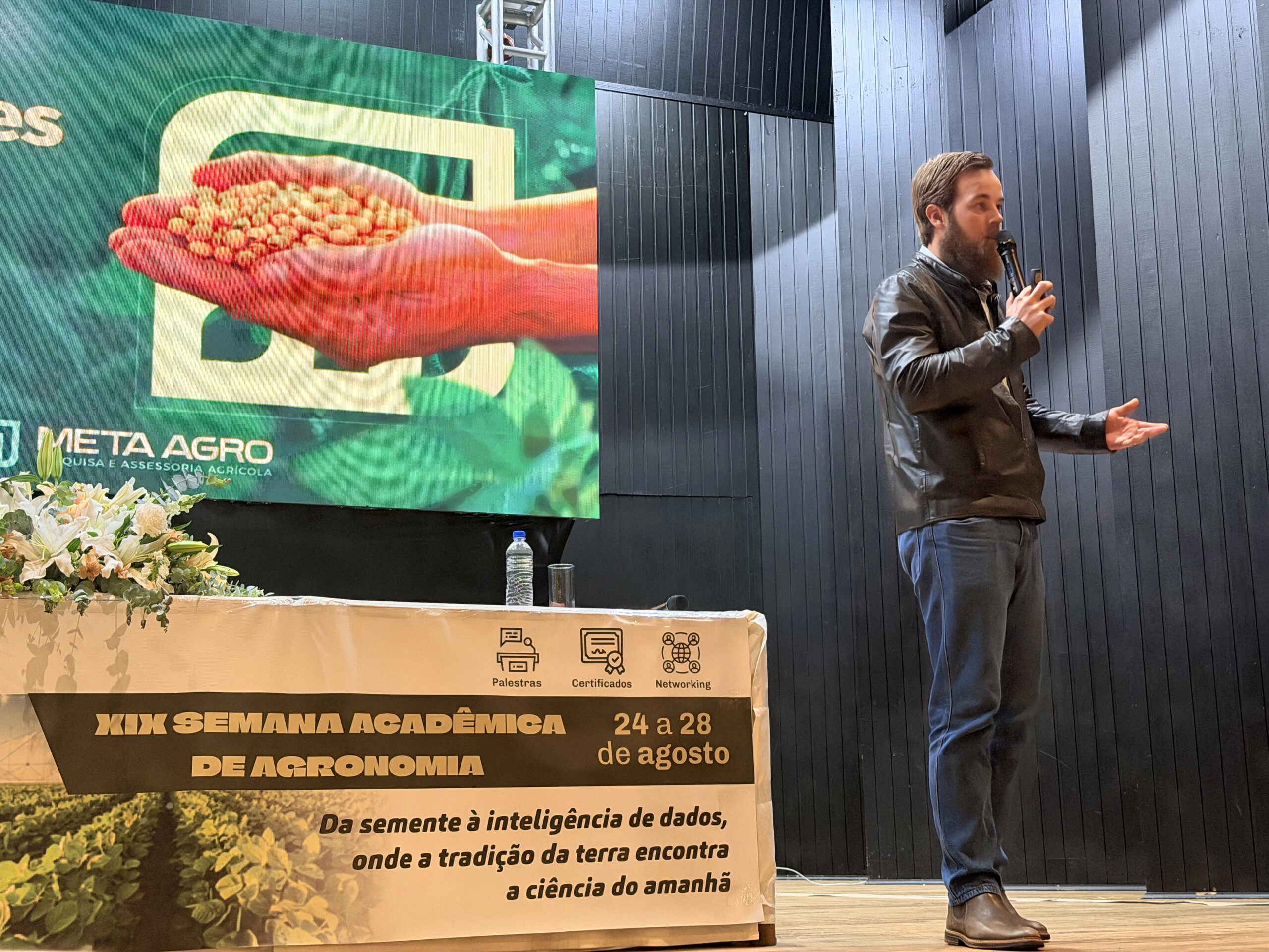 Semana Acadêmica de Agronomia da URI aborda o desempenho de cultivares de soja