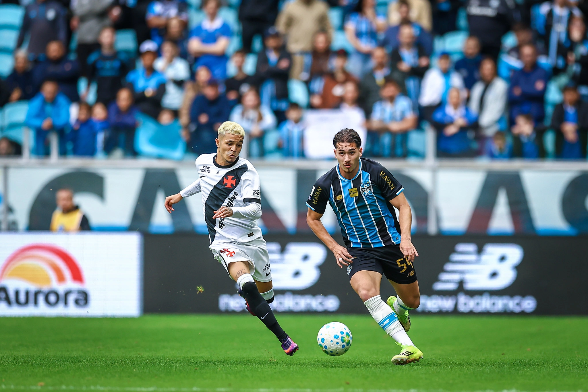 Grêmio perde de virada para o Vasco e segue em situação delicada na tabela