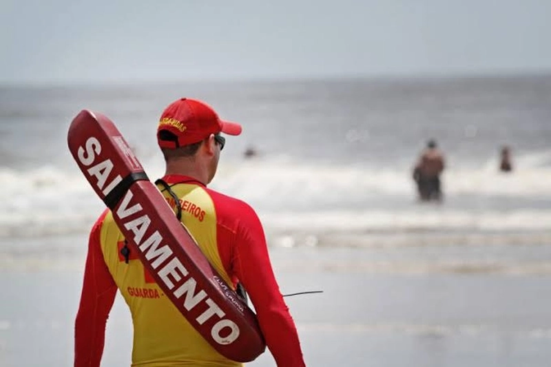 RS seleciona 440 guarda-vidas temporários com remuneração de até R$ 4,2 mil