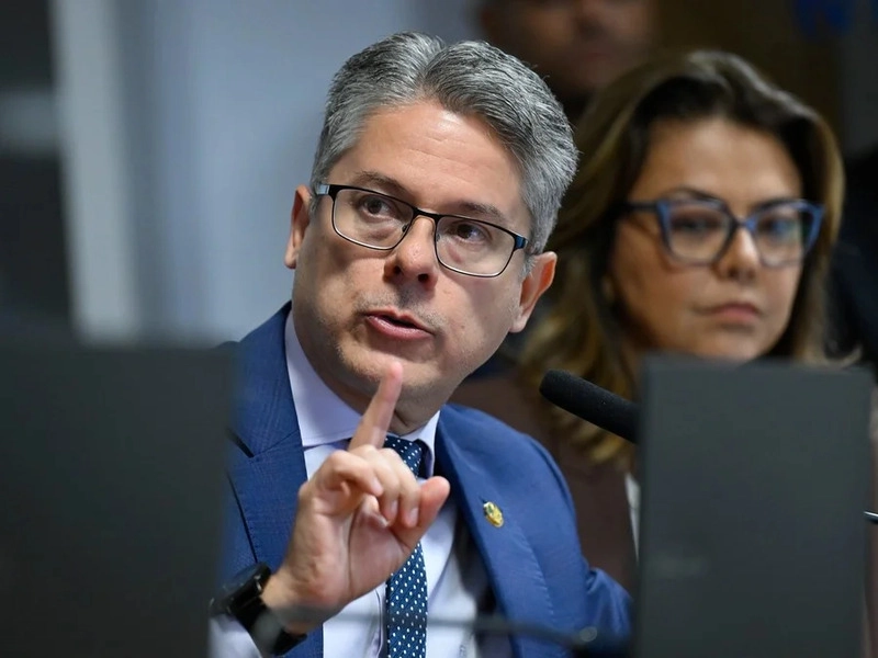 Alessandro Vieira vai ao STF para tentar destravar CPI sobre relações de ministros com Banco Master