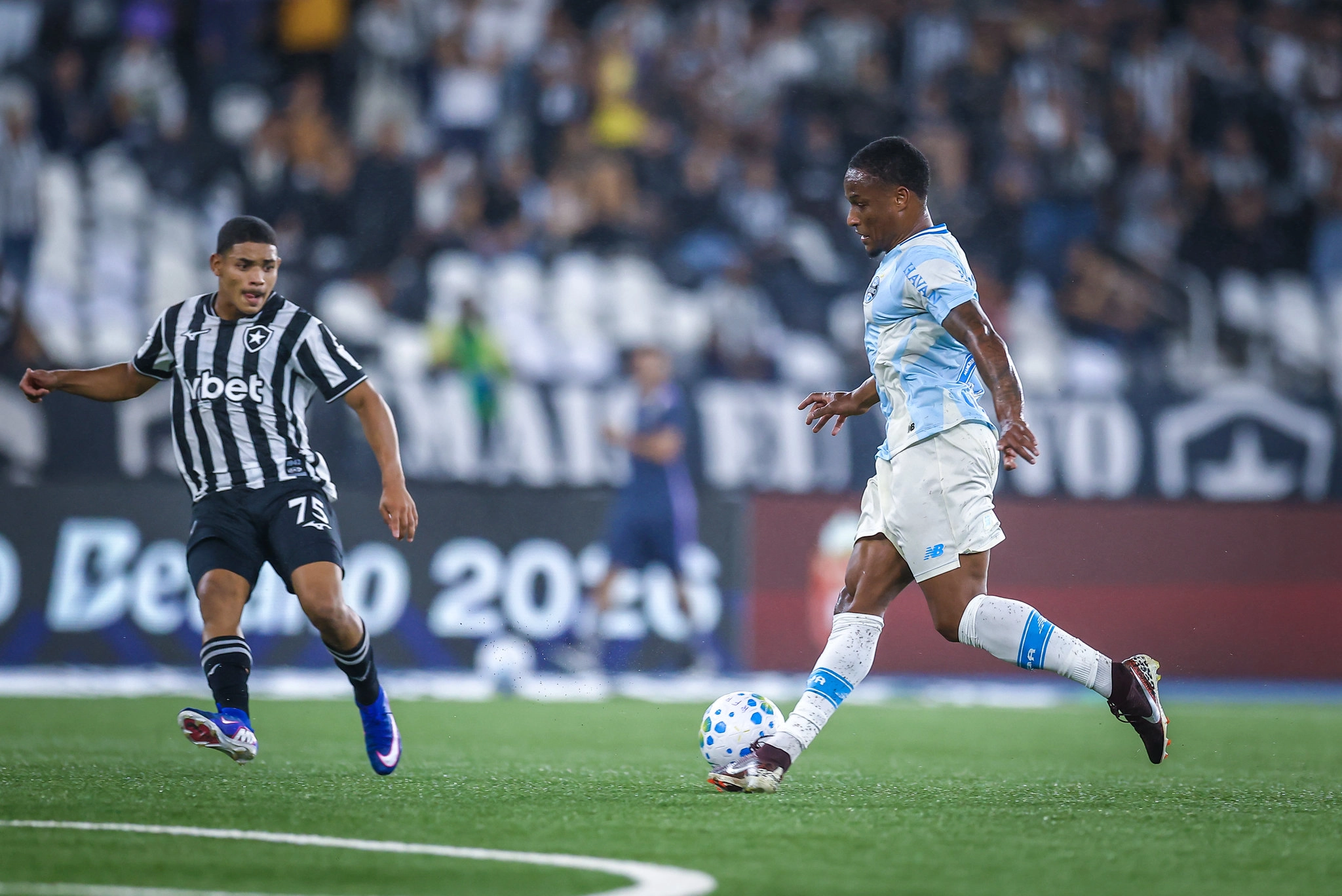 Grêmio perde para o Botafogo em jogo atrasado pelo Brasileirão