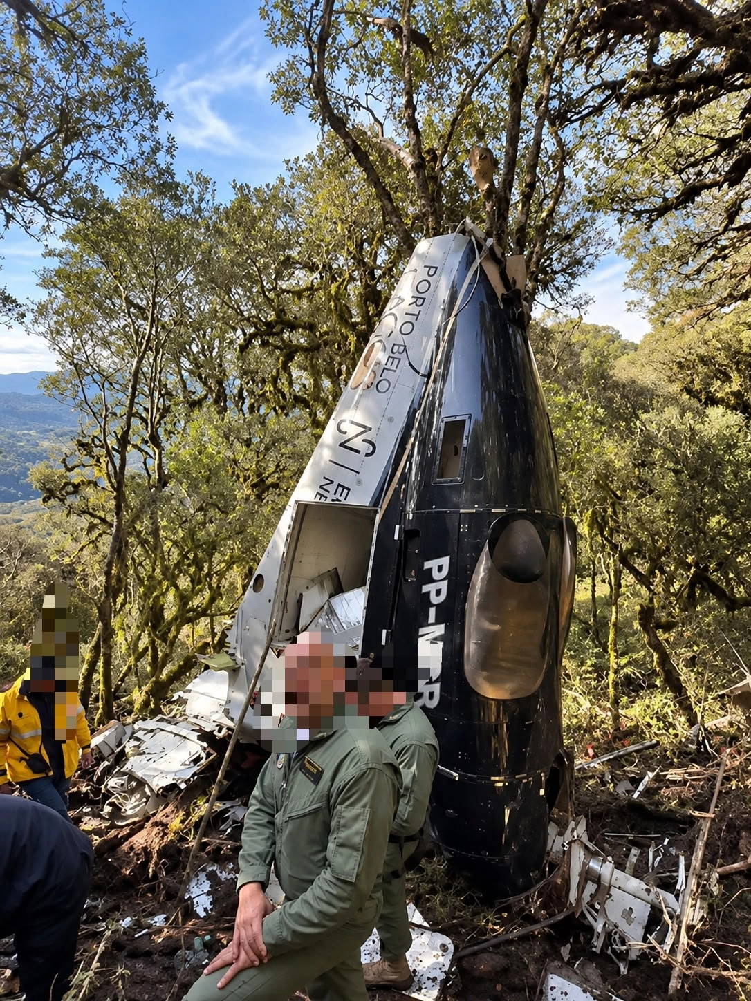Retirada dos destroços do helicóptero deve começar em Urubici