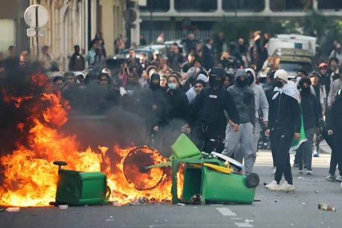 Protestos estudantis na França deixam 65 feridos e quase 2 mil detidos