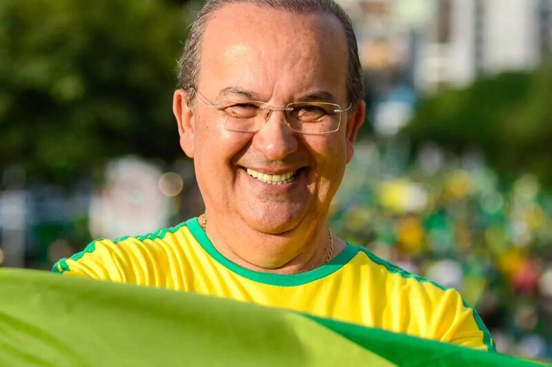 Jorginho Mello é reeleito governador de Santa Catarina no primeiro turno com mais de 68% dos votos