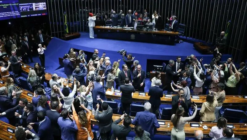 Senado aprova fim da escala 6x1 e redução da jornada para 40 horas semanais