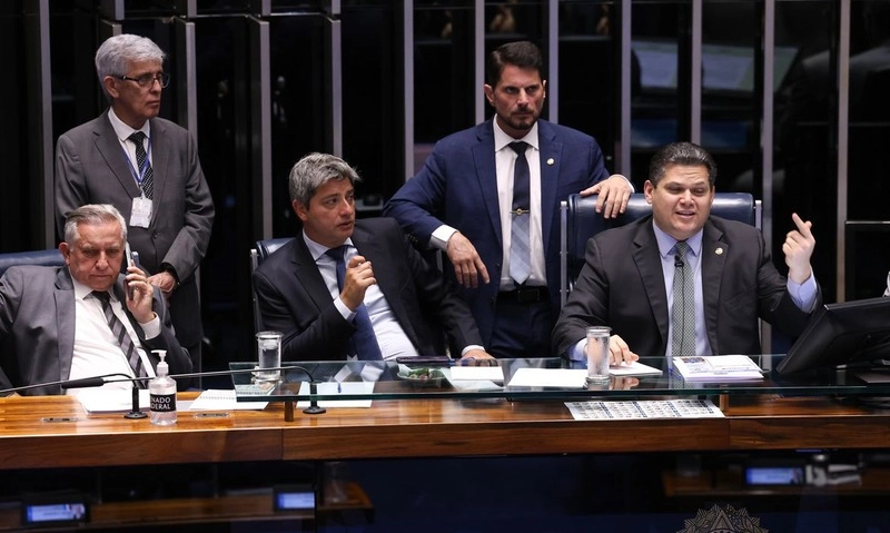 Senado adia votação da PEC da Segurança Pública após divergências sobre redução da maioridade penal
