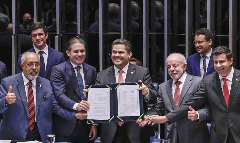 Fim da escala 6x1 é promulgado: trabalhadores terão duas folgas semanais e jornada reduzida sem perda salarial