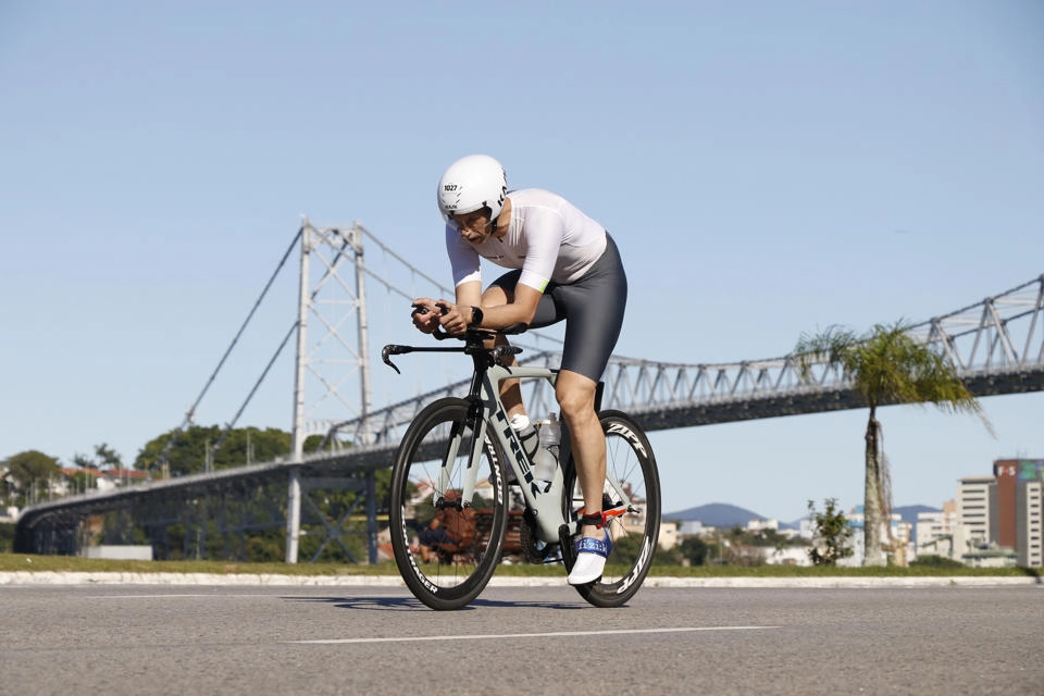 Atleta de Erechim conclui o Ironman 70.3 Florianópolis