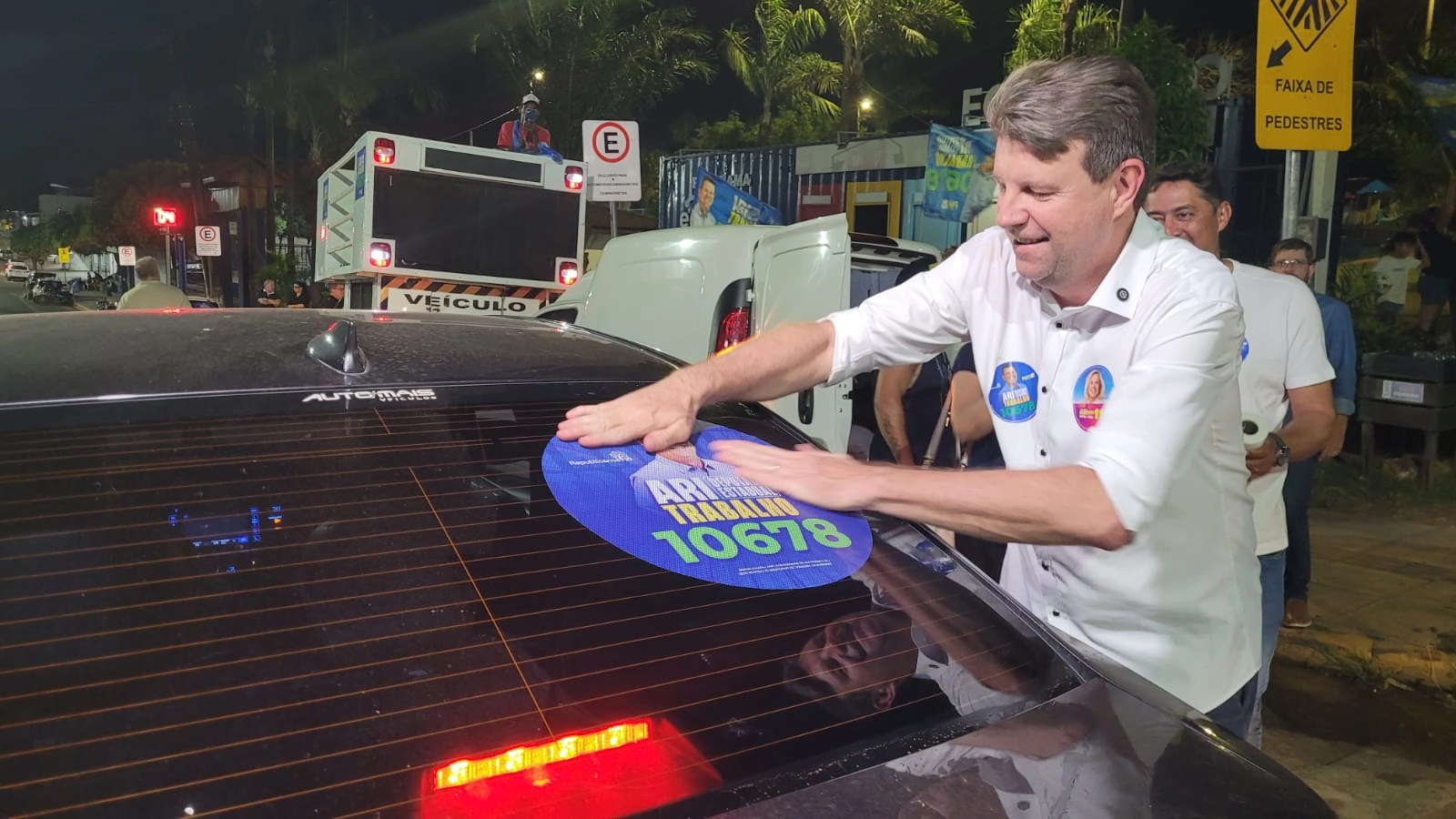 Com o pé direito! Ari Lafin inicia campanha com ato público, visitas e 'adesivaço' na Região Leste (Fotos)