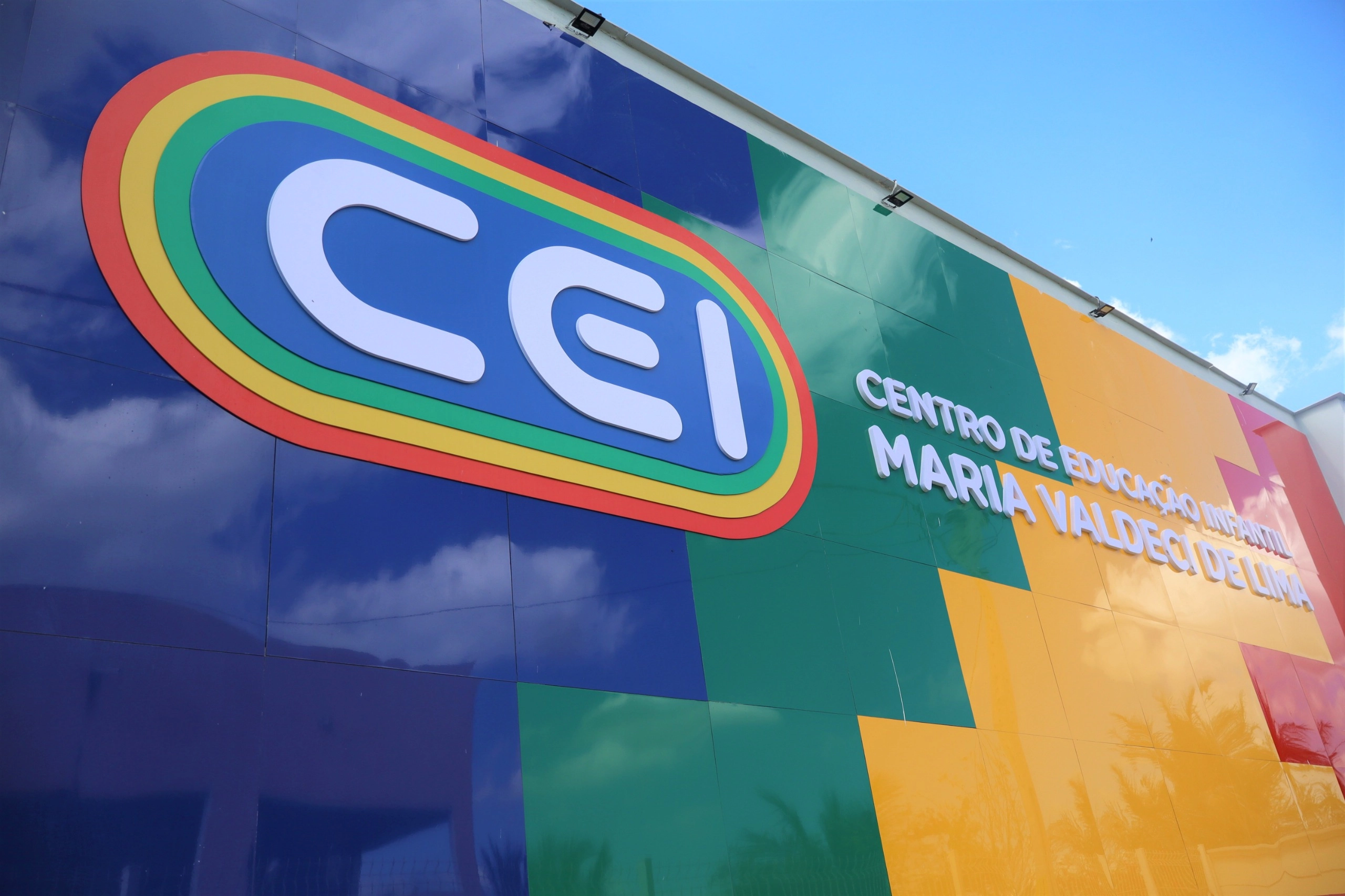 Governo de Pernambuco entrega nova creche em Sairé, no Agreste