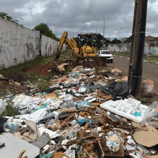 CEILÂNDIA: Lixo descartado irregularmente se acumula em ruas e áreas públicas da cidade-satélite