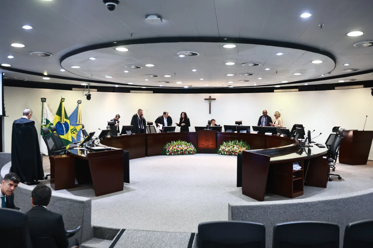 GRATIFICAÇÕES RETROATIVAS: STF interrompe pagamento de 'benefícios polêmicos' no Tribunal de Contas distrital