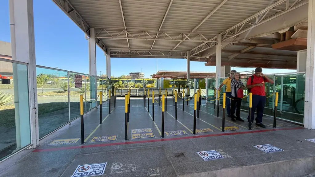 BRT DO GAMA E SANTA MARIA: Filas por prioridades separadas são organizadas por linha