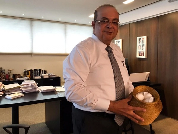 'DR. IBANEIS ROCHA': Ex-governador anuncia retorno à advocacia após 7 anos no GDF