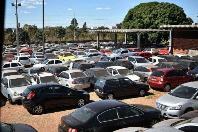 VEJA COMO PARTICIPAR: DER/DF anuncia novo leilão público de veículos e sucatas dia 30 via web