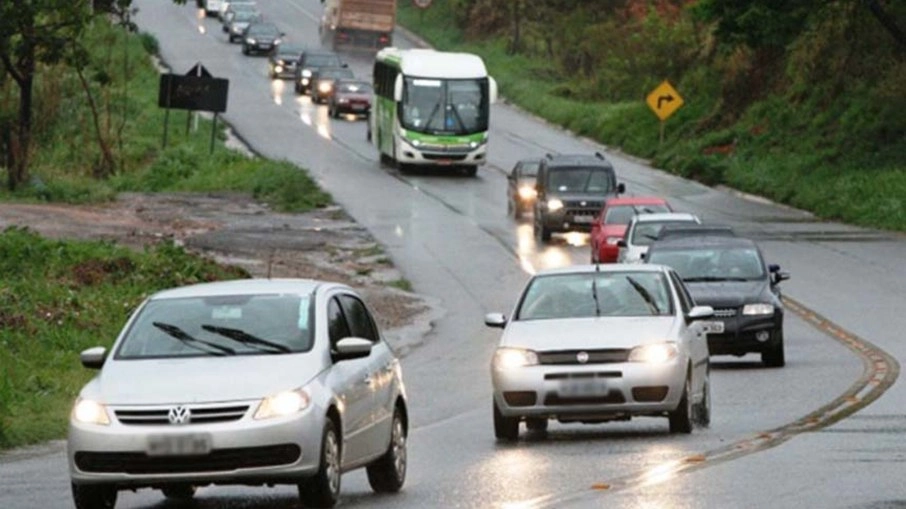 REGRAS PARA USO DO FAROL BAIXO: Entenda quando o uso é obrigatório durante o dia