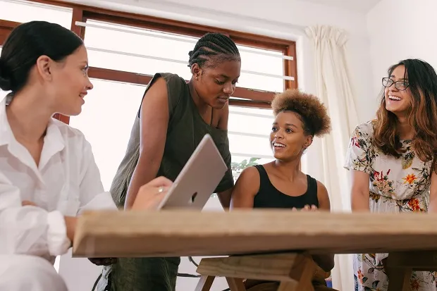 "PROGRAMA CONECTADAS": Iniciativa abre 140 vagas gratuitas para impulsionar mulheres na tecnologia no GDF