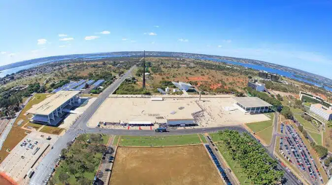 DIA ATÍPICO: Praça dos Três Poderes tem acesso restrito durante sessão do STF