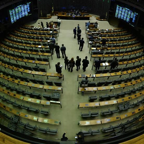 8 DEPUTADOS FEDERAIS DF: Fred Linhares lidera pesquisa para o Distrito Federal com 7,5%