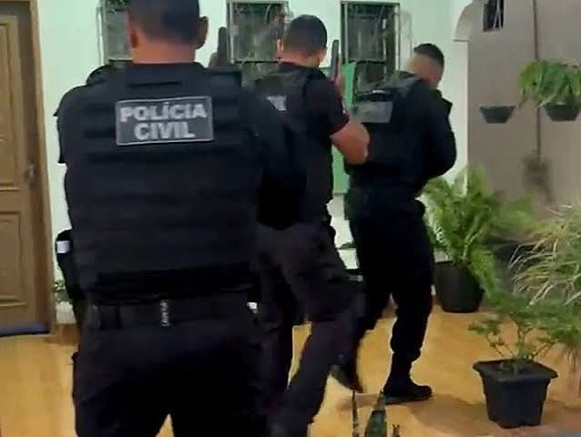FOTOS ÍNTIMAS: Polícia prende suspeitos de extorquir vítimas com ameaça de divulgações