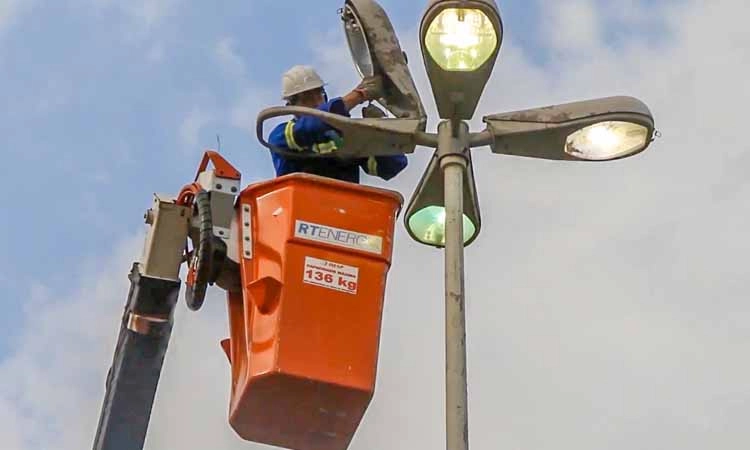 ILUMINAÇÃO PÚBLICA: Canais e informações orientam sobre serviços no Plano e satélites
