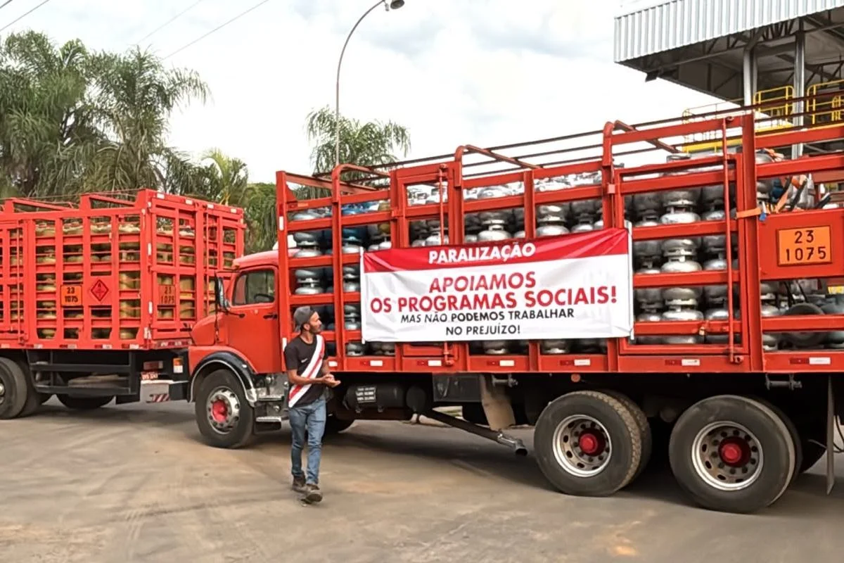AUMENTO DO GLP: Revendedores de gás protestam contra aumento em até R$ 8 no Distrito Federal