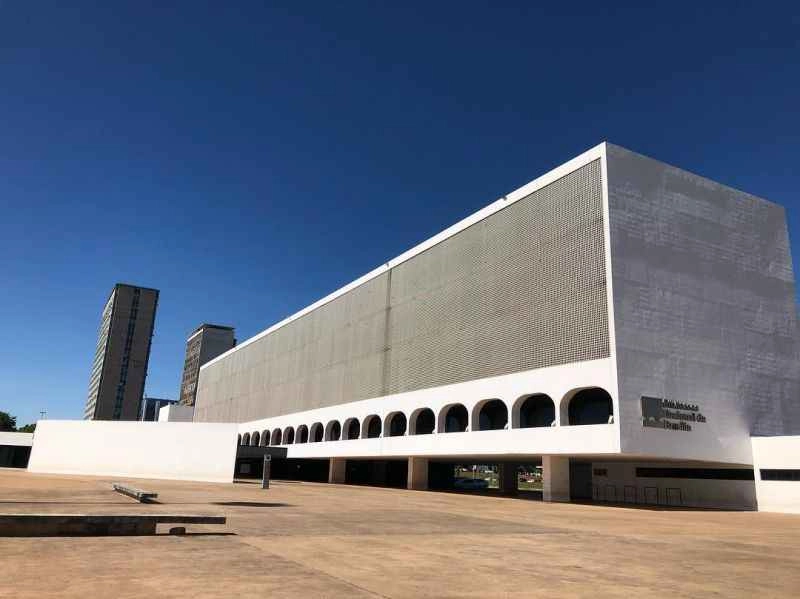 "ESQUECI DE DEVOLVER": Biblioteca Nacional de Brasília pede devolução de 6 mil livros