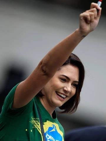 DE VOLTA À CAMPANHA: Michelle Bolsonaro recebe alta após internação no 'DF Star'