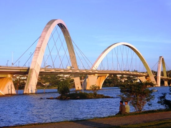 PONTE JK: Pintura do 'cartão postal' de Brasília ganha 3o prazo e deve ficar pronta apenas em dezembro