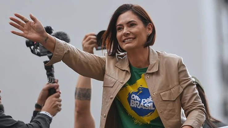 ELEIÇÃO SENADO DF: Datafolha aponta Michelle com 23%; Leila e Bia Kicis aparecem com 18%