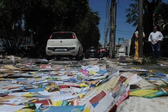 "SUJISMUNDOS" DA ELEIÇÃO: GDF recolheu 20 toneladas de lixo eleitoral após primeiro turno