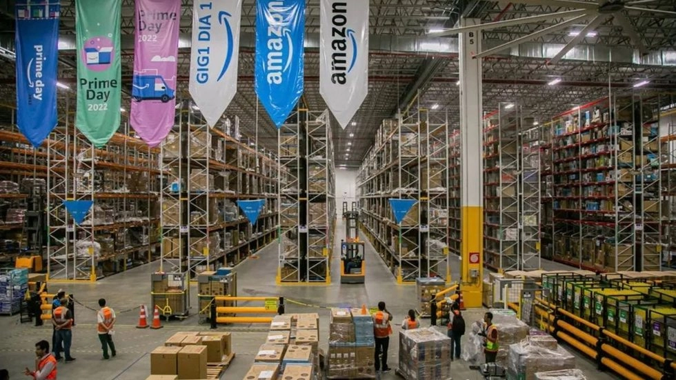 'AMAZON': Justiça proíbe APP de manter funcionários em pé por até 12 horas em complexo em Santa Maria