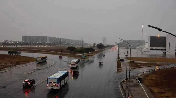 TEMPESTADE NESTA 5a. FEIRA: INMet emite 2 alertas de 'temporais' em Brasília hoje