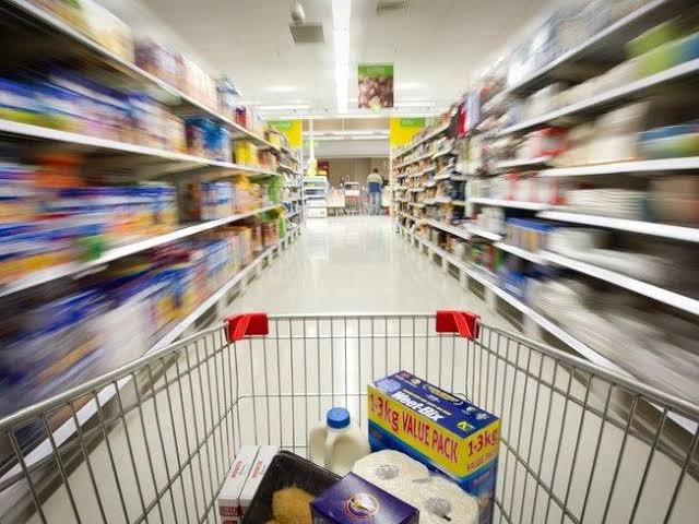 ALIMENTAÇÃO DO BRASILIENSE: Caem as vendas de produtos no comércio varejista, informa IBGE