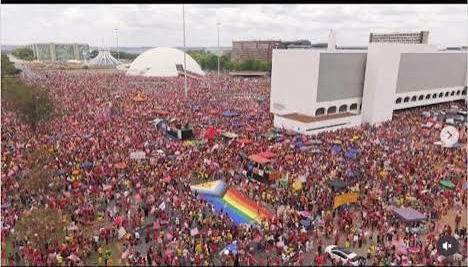 ATO DA VIRADA: Apoiadores de Lula e Leandro Grass reunidos neste domingo na Esplanada