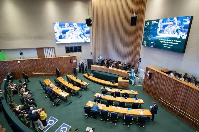 DEPUTADOS DISTRITAIS: Eleitos gastaram de R$ 2,52 a R$ 41,15 por cada voto ganho
