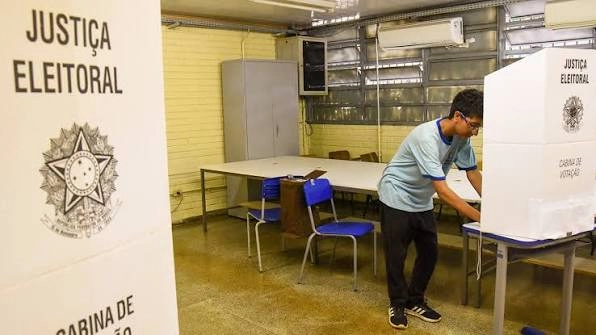 AULAS SÓ ATÉ 5a.: À partir de 6a.(23) 228 escolas de Brasília se preparam para eleição domingo
