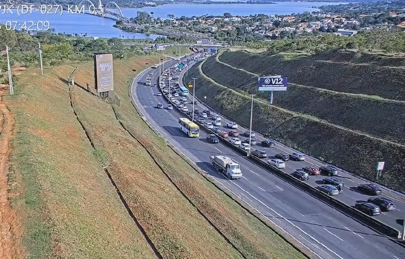 DO JD.BOTÂNICO À PONTE JK: DER-DF planeja faixa reversível na EPJK para aliviar trânsito no sentido Plano Piloto