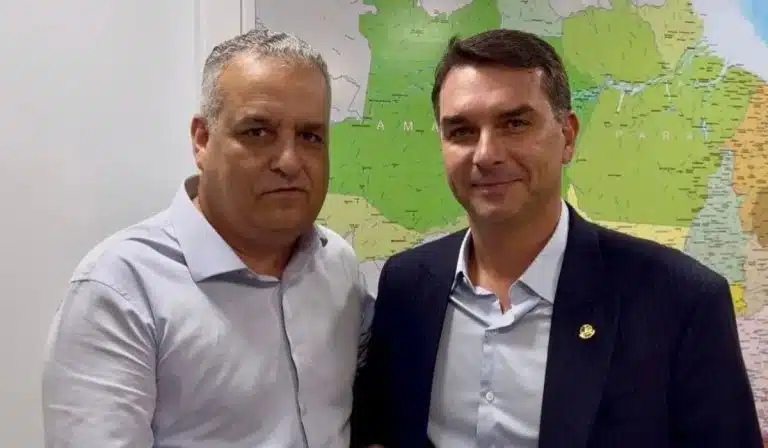 Flávio anuncia Alfredo Gaspar como vice em chapa pura à Presidência