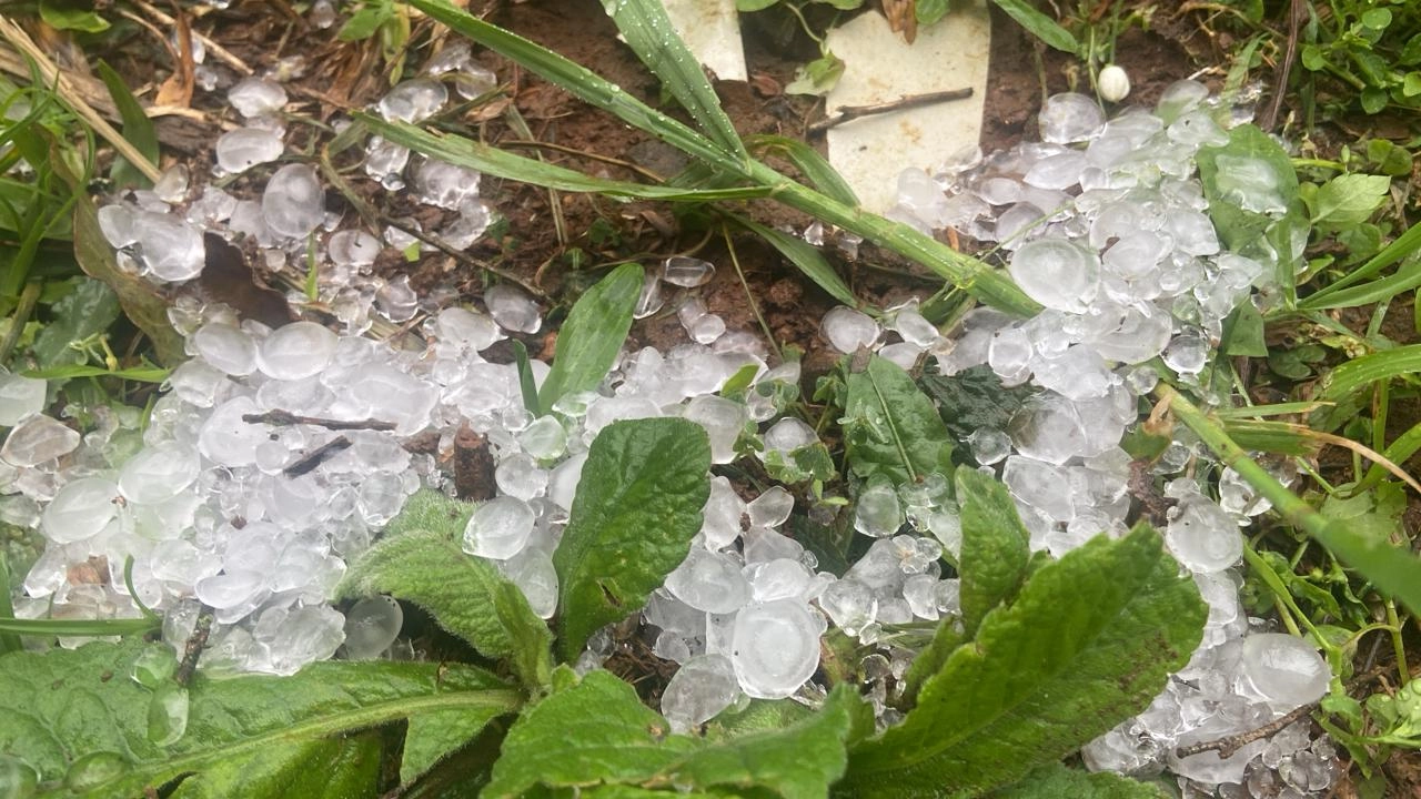 Queda de granizo é registrada em Ouro e Presidente Castello Branco