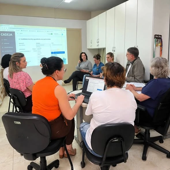Presidente Castello Branco une setores em reunião para fortalecer a Educação de Jovens e Adultos