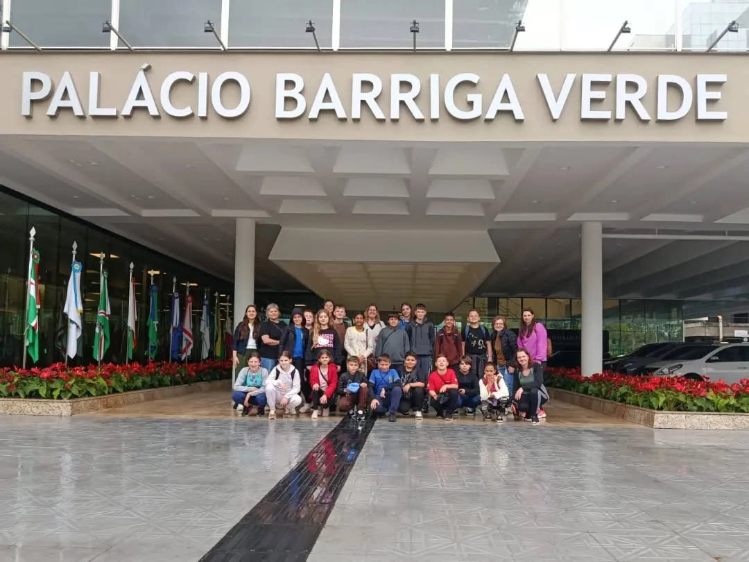 Com Investimento Municipal, Centro Educacional Promove Viagem de Estudos à Capital do Estado
