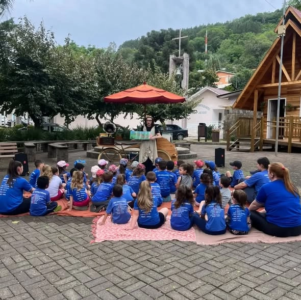 BiblioBike e Formação Pedagógica marcam a Semana da Criança em Presidente Castello Branco