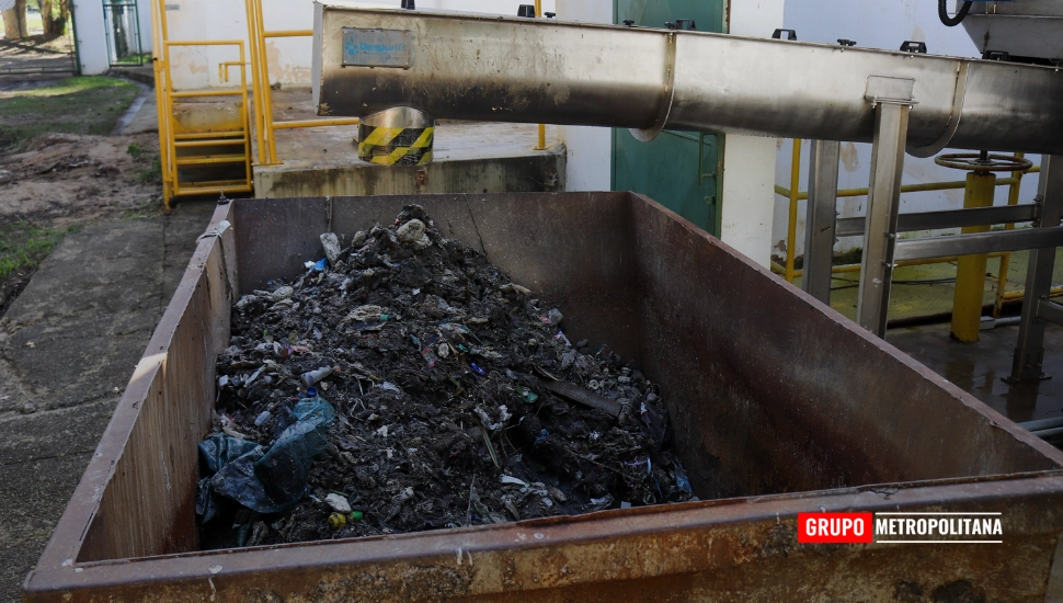 LIMPEZA PREVENTIVA EM REDE DE ESGOTO DE PIRACICABA RETIRA 36 TONELADAS DE RESÍDUOS