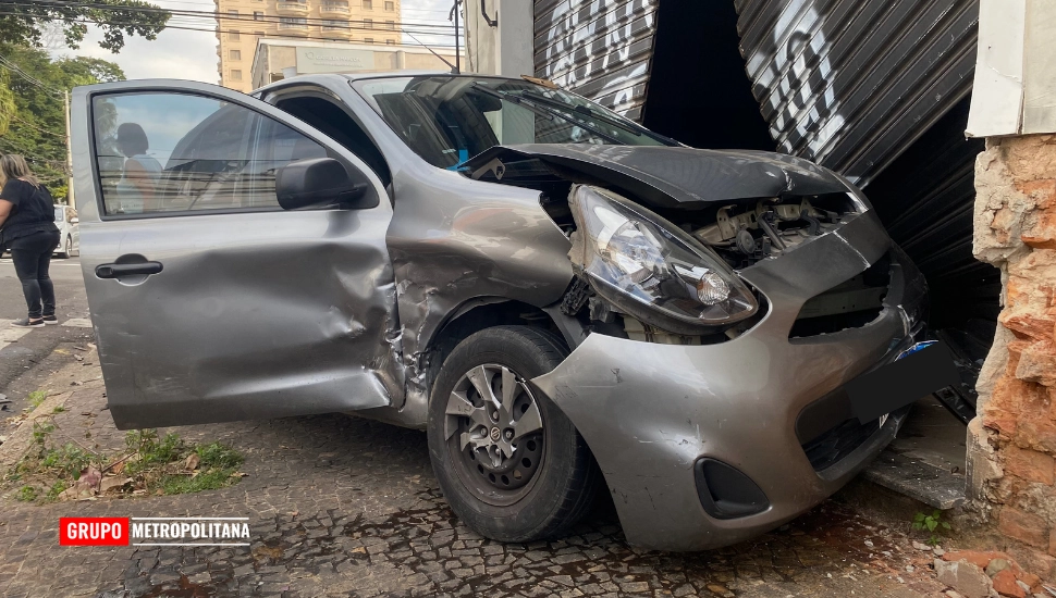 MOTORISTA AVANÇA PARE E ATINGE CARRO EM CRUZAMENTO DE PIRACICABA