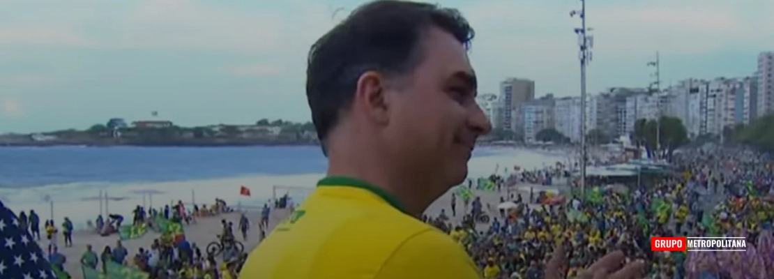 FLÁVIO BOLSONARO INICIA CAMPANHA À PRESIDÊNCIA COM ATO EM COPACABANA