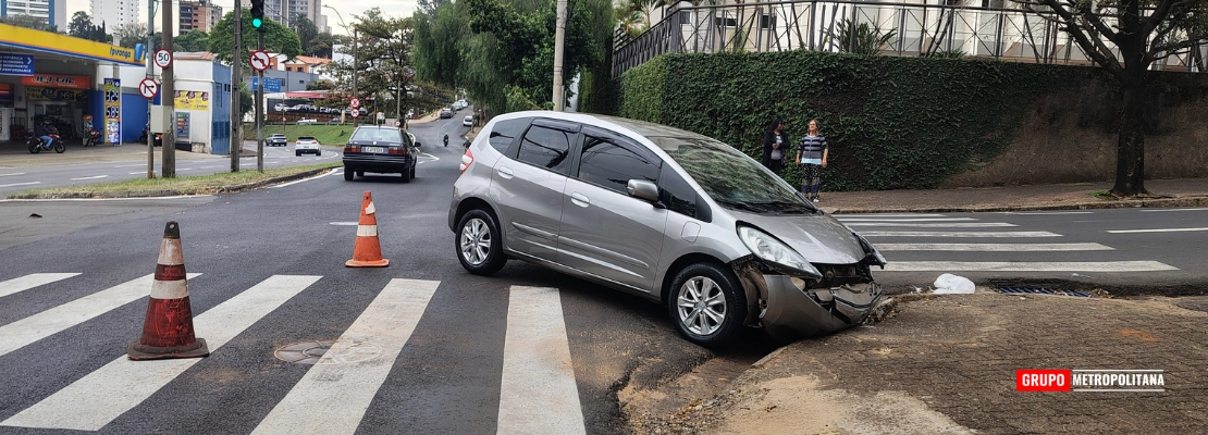ACIDENTE ENTRE DOIS VEÍCULOS DEIXA TRÂNSITO LENTO EM AVENIDA DE PIRACICABA