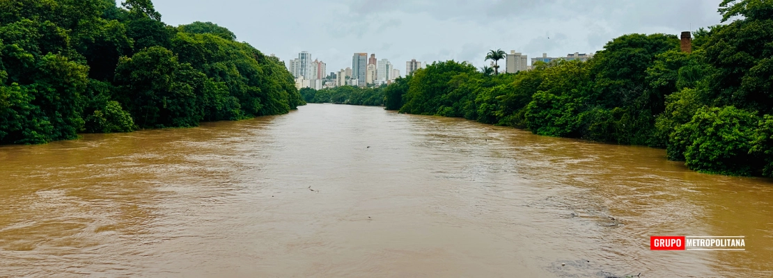 RIO PIRACICABA ULTRAPASSA 4,2 METROS E ENTRA EM ESTADO DE EMERGÊNCIA COM RISCO DE EXTRAVASAMENTO