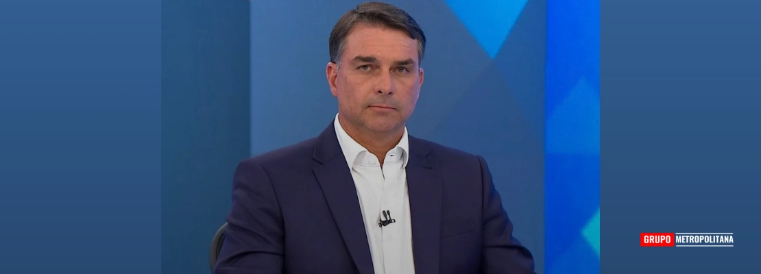 FLÁVIO BOLSONARO ANUNCIA DESISTÊNCIA DE DEBATE DA GLOBO APÓS DECISÃO QUE INCLUIU RENAN SANTOS